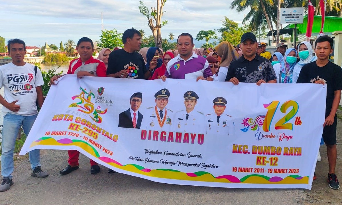 Jalan sehat menjadi salah satu kegiatan yang digelar dalam rangka memeriahkan HUT ke-295 Kota Gorontalo dan HUT ke-12 Kecamatan Dumbo Raya. (Foto: Istimewa)