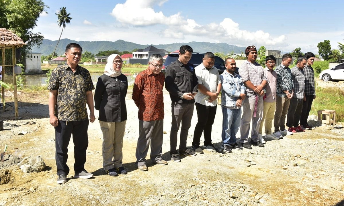 Suasana pelantikan pengurus AMSI Gorontalo yang dirangkaiakan dengan sela peletakan batu pertama sekretariat AMSI Gorontalo di Kelurahan Wonggaditi Barat, Kota Utara, Sabtu (11/3/2023). (Foto: Istimewa)