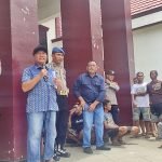 Aksi demonstrasi di halaman kantor DPRD Kabupaten Pohuwato, Selasa (14/2/2023).