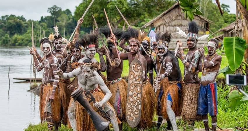 Suku Asmat di Papua DOK. Shutterstock/Gudkov Andrey(Shutterstock/Gudkov Andrey)