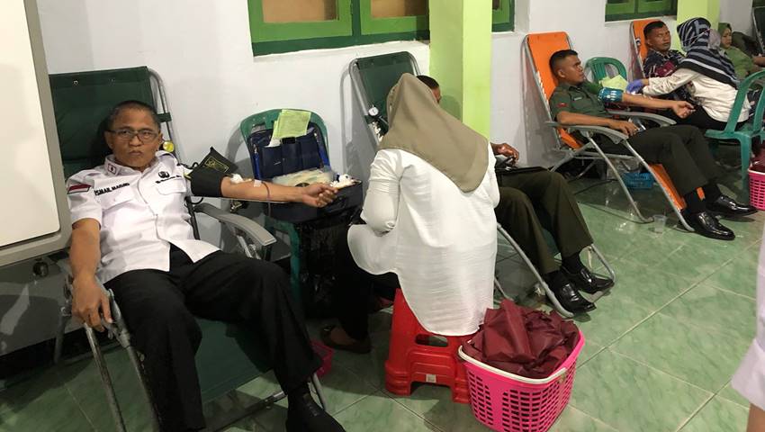 Pelaksanaan donor darah di aula Makodim 1304 Gorontalo, Rabu (7/6/2023). (Foto: Nazlia Busra untuk HARGO)