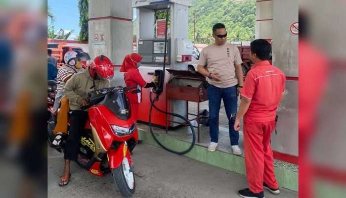 Pastikan Ketersediaan BBM Jelang Lebaran, Anggota Polresta Gorontalo Kota Patroli ke SPBU