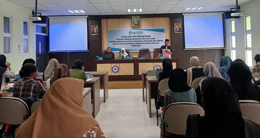 Antusias Mahasiswa saat menghadiri Sosialisasi P2MW dan PPK Ormawa yang digelar FSB UNG. Beberapa rela melantai hingga ke luar ruangan. (Foto : Kharisma Aulia untuk HARGO)