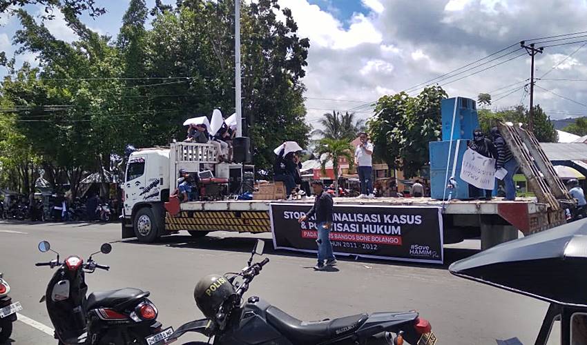 Aliansi Masyarakat Bone Bolango Gelar Aksi di Center Point, Tuntut Kepastian Hukum Kasus Bansos