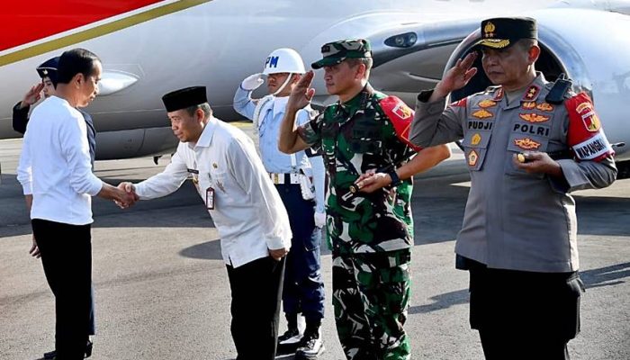 Tiba di Gorontalo, Presiden Jokowi Disambut Penjagub Ismail Pakaya